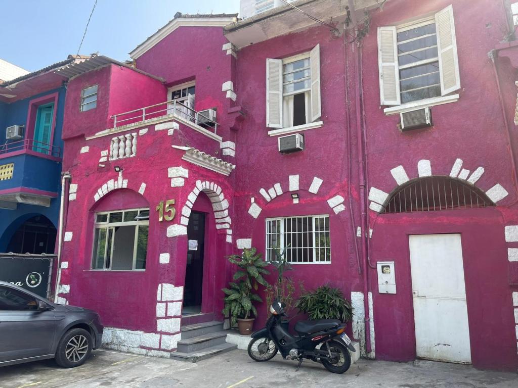 Ótima localização. Pertinho da praia, pousada simples e agradável. 